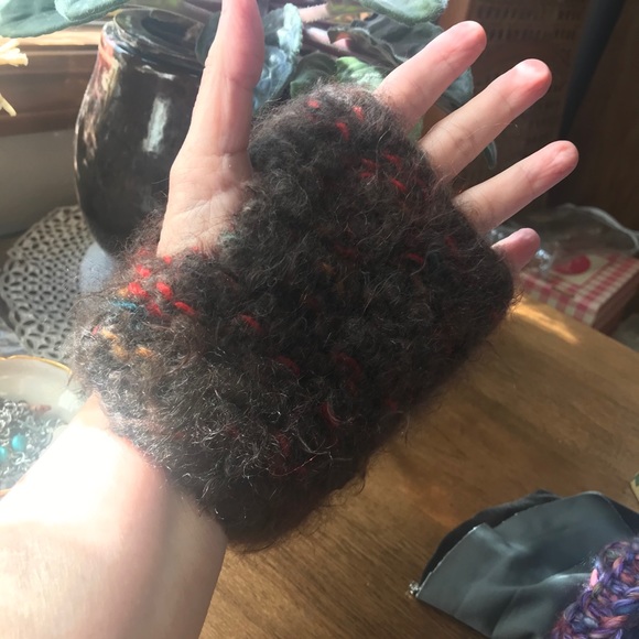 Handmade knit wool fingerless gloves - Picture 3 of 8